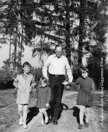 Spaziergang mit seinen Töchtern